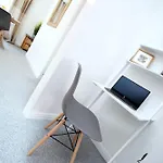 Parkview - Spacious 3 Bed - Parking - Wifi