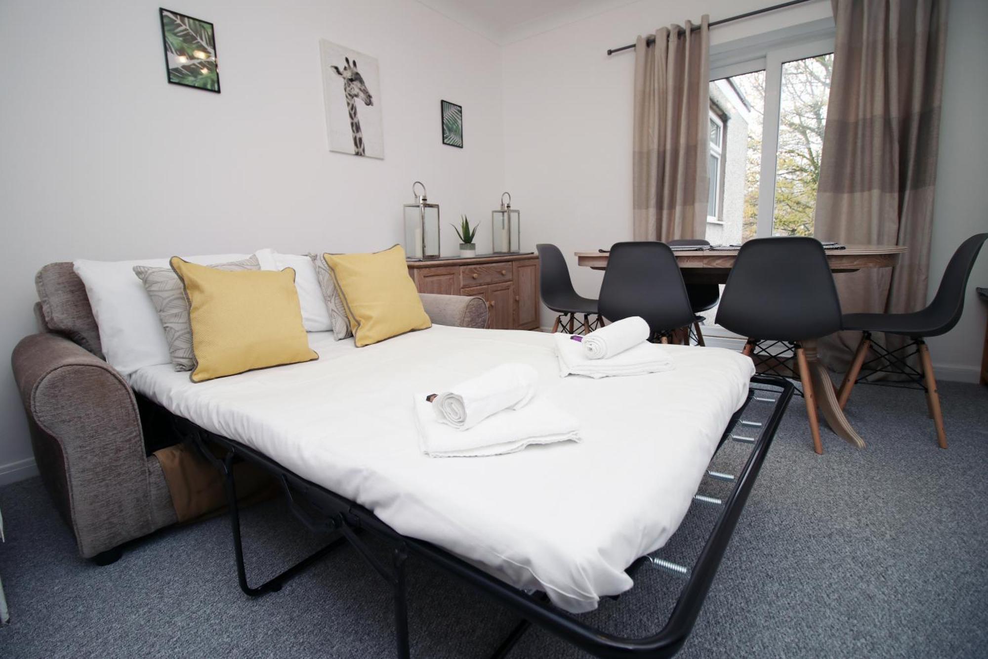 Parkview - Spacious 3 Bed - Parking - Wifi *